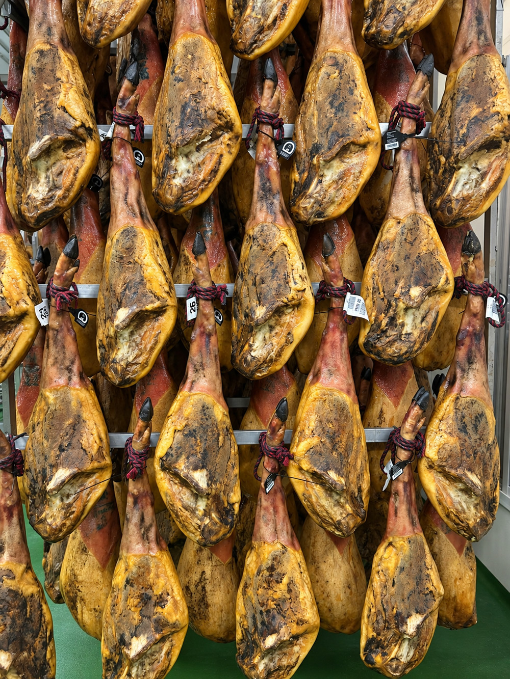 Jambons de Bellota 100 % Ibériques DOP Guijuelo au séchoir naturel