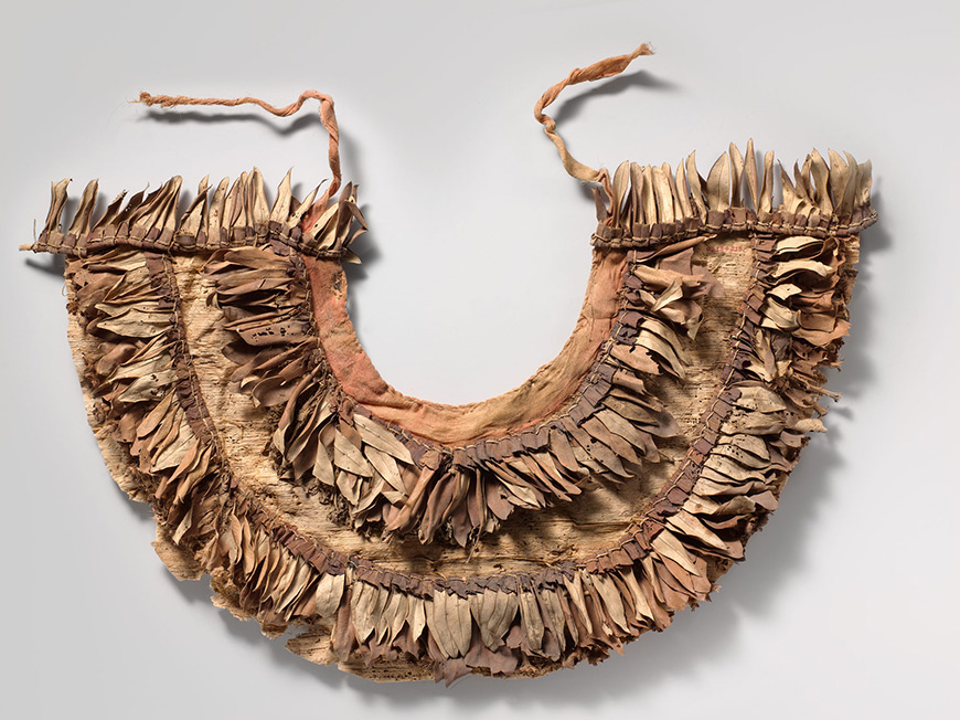 Collar hecho con hojas de olivo para decorar el sarcófago de Tutankamón