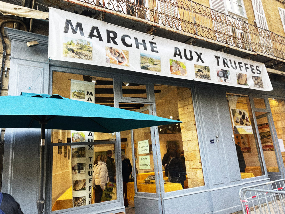 Sarlat truffle market, Rue Fénelon