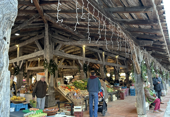 Le Marché de Villeréal : Un voyage gourmand au cœur du Lot-et-Garonne TAPAS shop